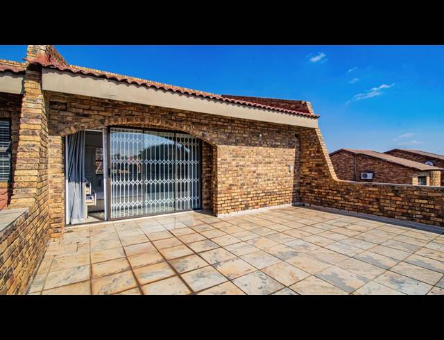 4 BEDROOM FREESTANDING FOR SALE IN BASSONIA